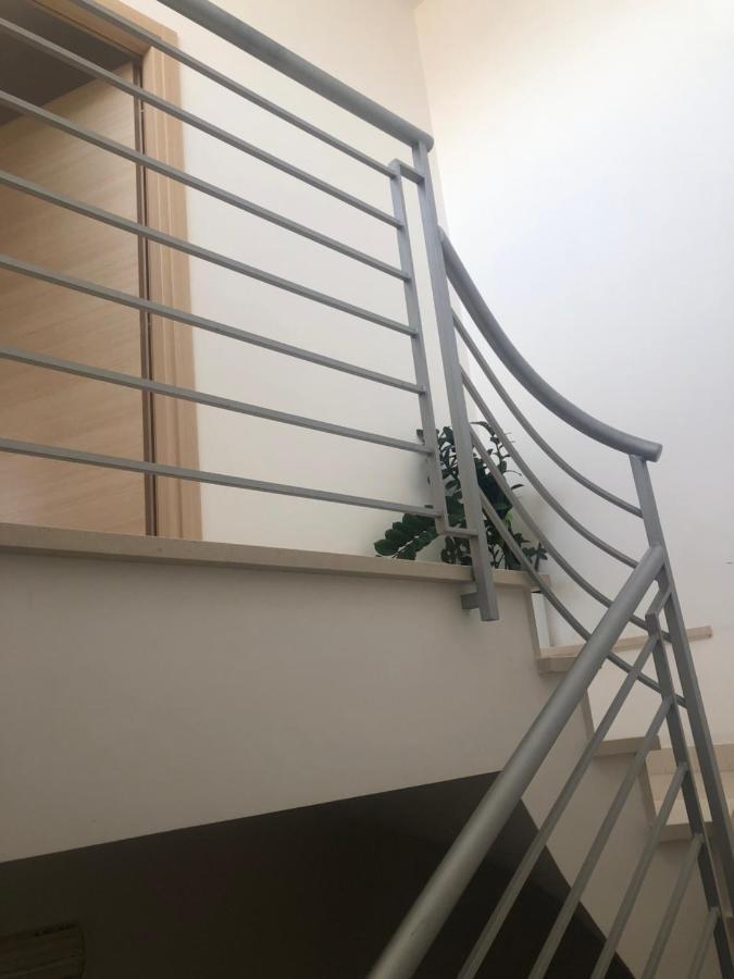 维多利亚Mansarda Mentana公寓 外观 照片